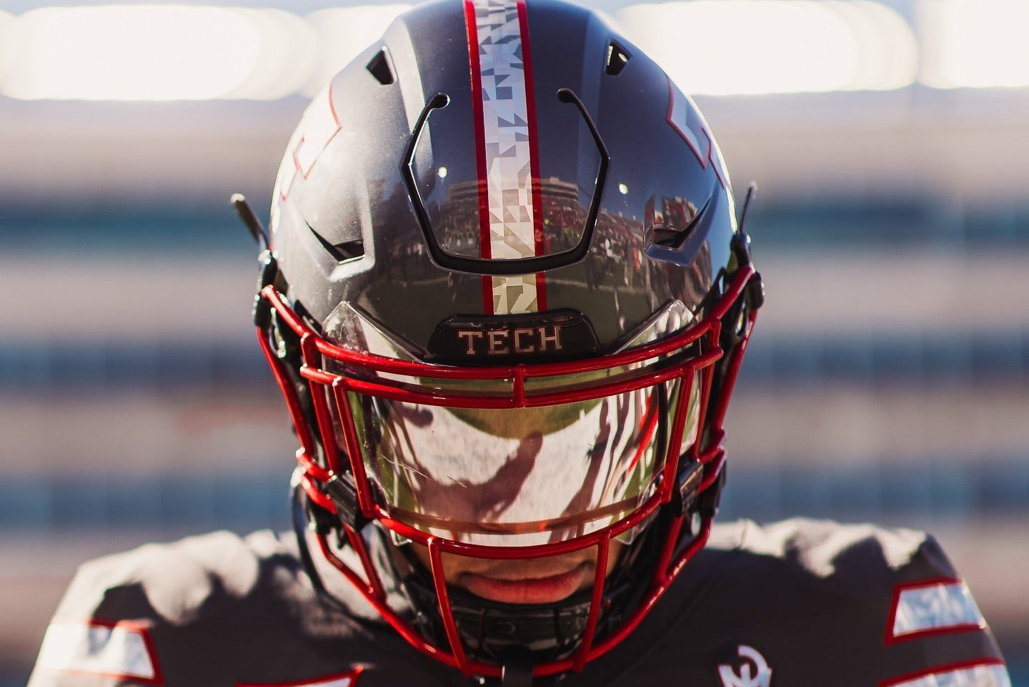 Riddell SPK+ SK - 2024 Top-Performance Shoulder Pad for Athletes