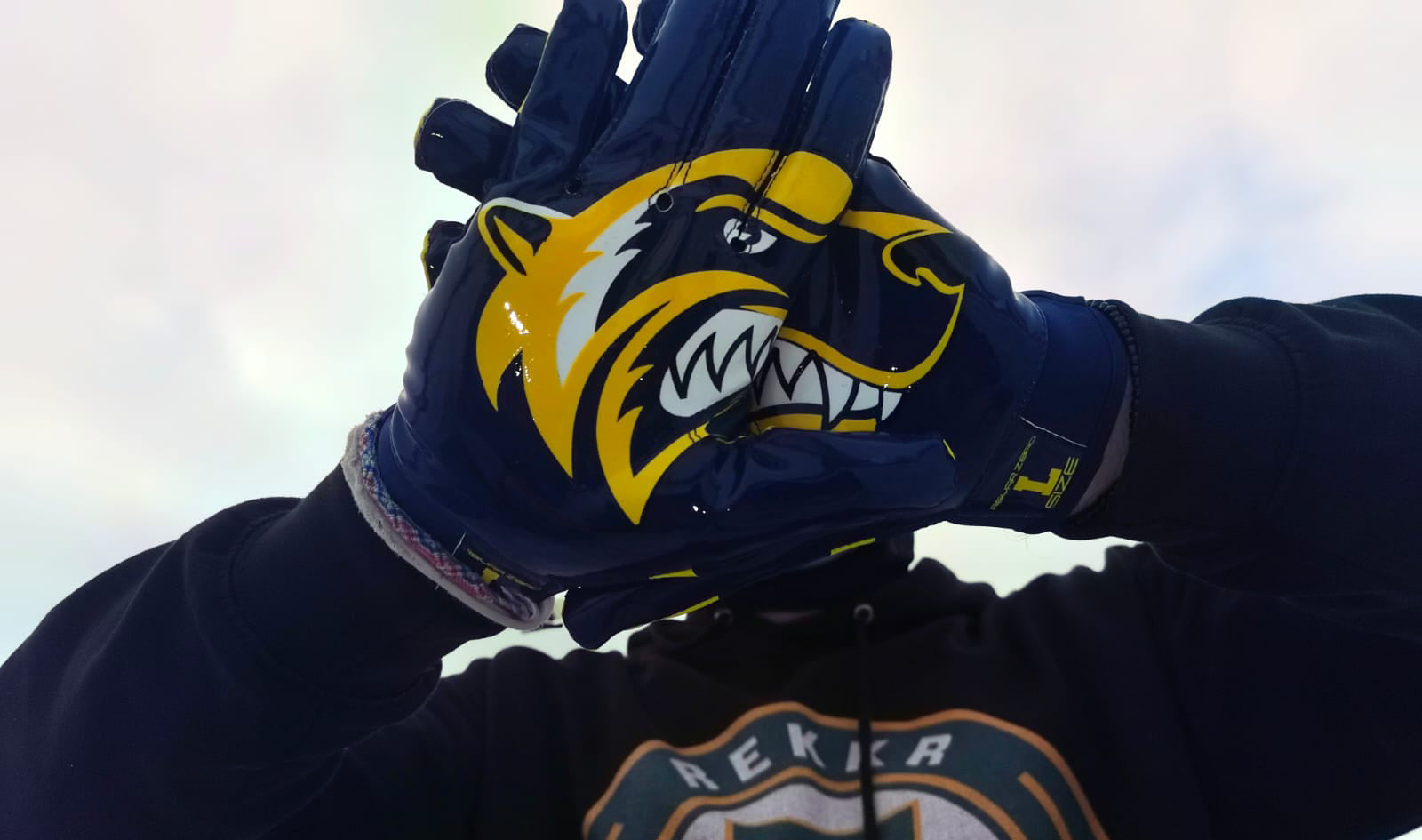 Custom design football gloves online